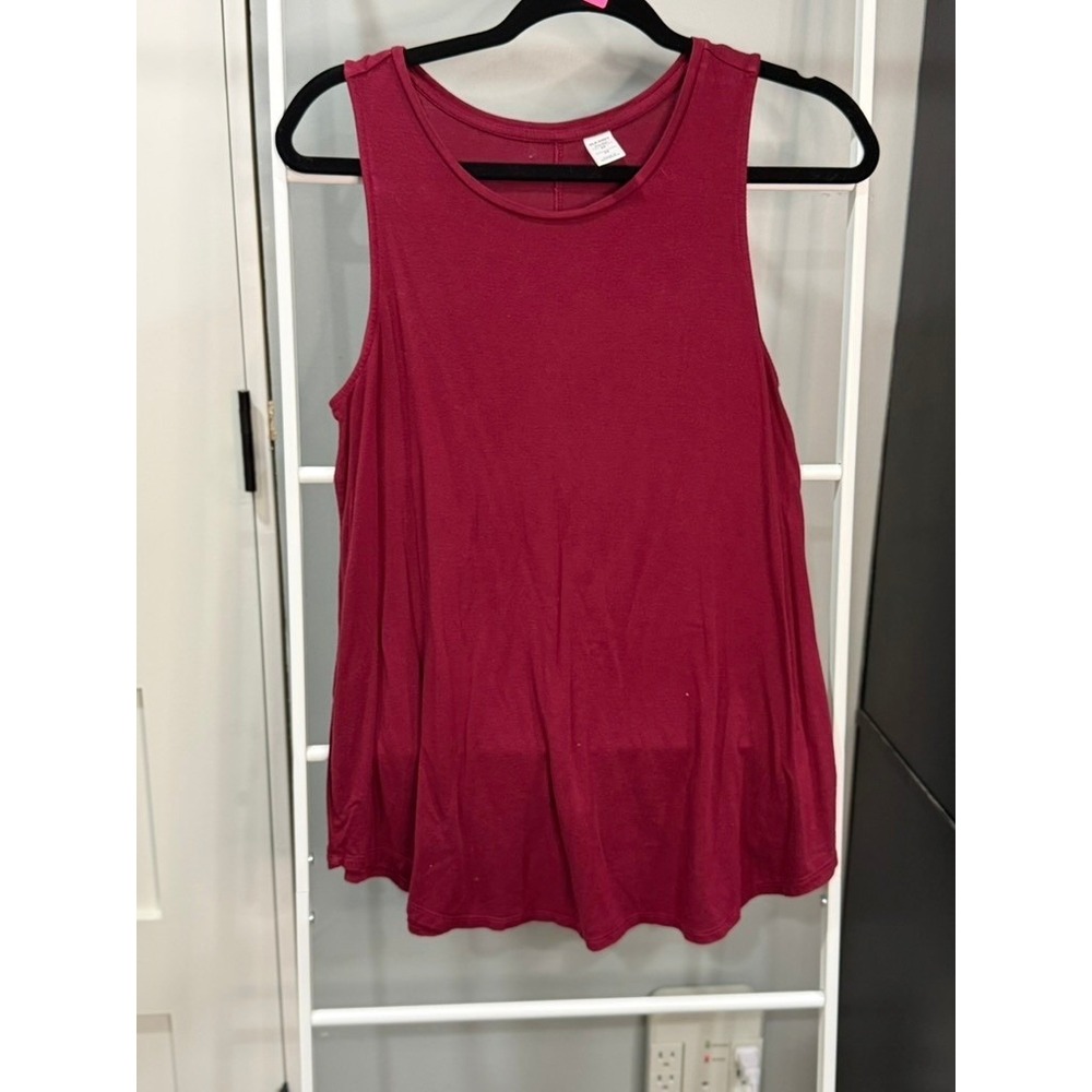 Old Navy Luxe Tank Top Womens Medium Burgundy Wine Red Sleeveless Crew Neck Hem